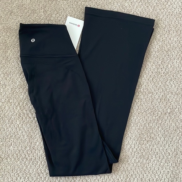 NWT Black Lululemon Groove Pant Flare Super High-Rise *Nulu Size 4 - Picture 1 of 13